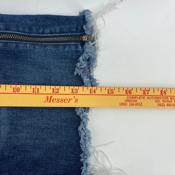 American Eagle Stretch Zipper High Rise Mini Jean Skirt Denim Frayed Hem Size 4 - Picture 7 of 7